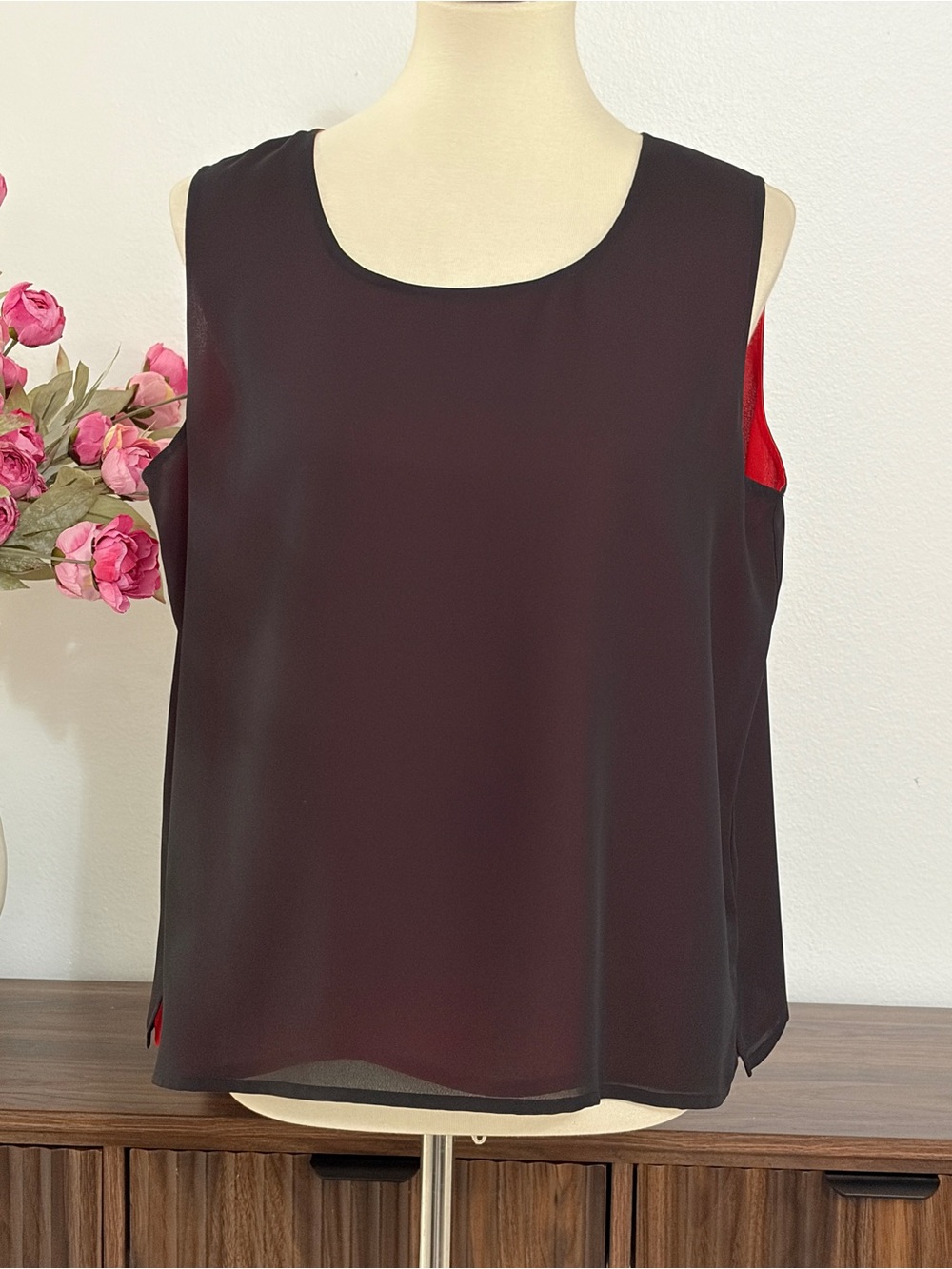 Women's Black Sleeveless Shell Top with Red Lining